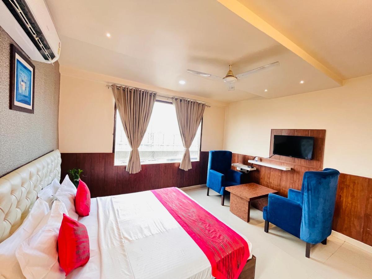 Hotel The Leaf - Gomti Nagar Lucknow Exterior foto